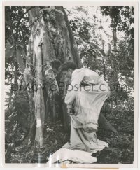 5j1722 AFRICAN QUEEN 8.25x10 news photo 1951 Katharine Hepburn changing costumes in the jungle!
