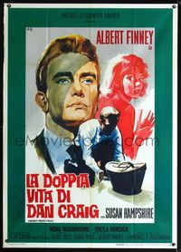 2u225 NIGHT MUST FALL Italian 1panel '64 art of psycho Albert Finney, who has a head in a hat box!