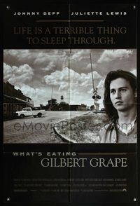 5d929 WHAT'S EATING GILBERT GRAPE 1sh '93 cool wide angle image of Johnny Depp & small town!