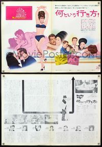 5k572 WHAT A WAY TO GO DS Japanese 14.5x20.5 '64 Shirley MacLaine, Paul Newman, Mitchum, Dean Martin