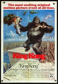 5q460 KING KONG 1sh '76 John Berkey art of BIG Ape on the Twin Towers!