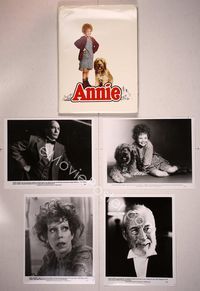 5y113 ANNIE presskit '82 photo of cute Aileen Quinn by Steve Steigman, from Harold Gray comic strip