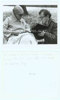 7b396 INTERIORS candid 8x10 still '78 c/u of Woody Allen discussing script with Geraldine Page!