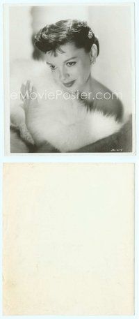 7b417 JUDY GARLAND 8x9.25 still '50s great close portrait clutching huge white fur!