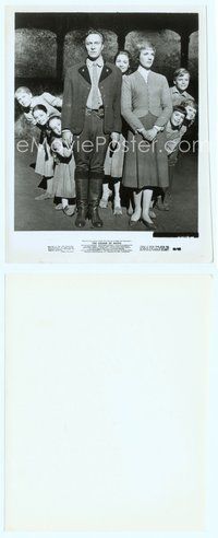 7b648 SOUND OF MUSIC 8x10 still '65 Julie Andrews, Christopher Plummer & all the kids!