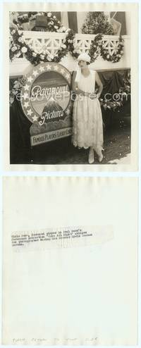 9y483 VIOLA DANA 8x10 still '24 standing in pretty dress by Paramount sign!