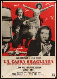 5h220 WRONG BOX Italian 1p '66 different image of Michael Caine, Tony Hancock & Nanette Newman!