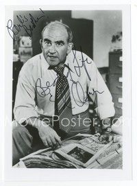 6s288 EDWARD ASNER signed 5.25x7 REPRO still '90s close up of the actor standing by newspapers!