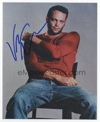 6s389 VINCE VAUGHN signed color 8x10 REPRO still '03 close up seated portrait of the actor!