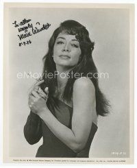 6s201 MARIE WINDSOR signed 8x10 still '64 smoking hot in a sexy outfit with long hair!