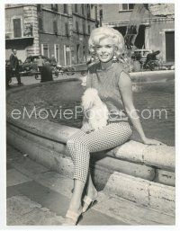 7f246 JAYNE MANSFIELD 7.25x9.5 still '50s seated portrait on edge of fountain with her poodle dog!