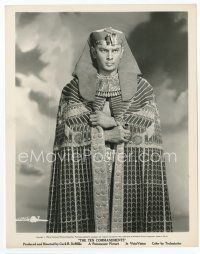 1m815 YUL BRYNNER 8x10 still '56 great portrait in costume as Rameses from The Ten Commandments!