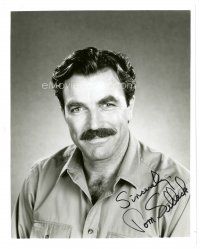 7t816 TOM SELLECK signed 8x10 REPRO still '90s head & shoulders close up of the actor!