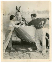 7t308 HELEN & FRANK SCHREIDER signed 8x10 still '50s on the beach with their boat & dog Dinah!