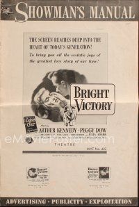 9e375 BRIGHT VICTORY pressbook '51 blind Arthur Kennedy kissing pretty Peggy Dow!