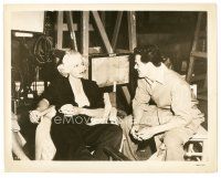 9r614 POSTMAN ALWAYS RINGS TWICE candid 8x10 still '46 Lana Turner discussing scene w/John Garfield