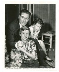 7j667 ERROL FLYNN 8x10 still '56 visited by daughters Rory & Dierdre on the set of Istanbul!