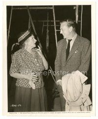 7j814 KETTLES ON OLD MacDONALD'S FARM candid 8x10 still '57 Gary Cooper surprises Marjorie Main!