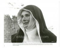 8k802 ROBIN & MARIAN 8x10.25 still '76 great head & shoulders close up of Audrey Hepburn!