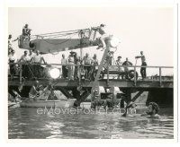 1h106 JUPITER'S DARLING deluxe candid 8x10 still '55 crew films Esther Williams & Keel in water!