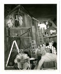 1h108 KETTLES ON OLD MacDONALD'S FARM candid 8x10 still '57 Marjorie Main & Fennelly filmed on barn!