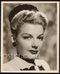 2r810 ANN SHERIDAN 2 8x10 stills '40s cool candid seated image and close up smiling portrait!