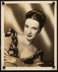 2r769 PATRICIA MORISON 3 7x9 stills '40s-50s cool smiling close up portraits and news stills at home