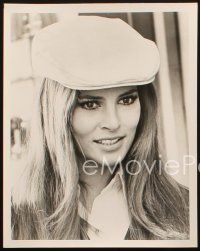 2r947 RAQUEL WELCH 2 8x10 stills '70s great super close up and in revelaing dress in Fathom!