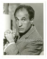 2x299 FUGITIVE TV 7.25x9.25 still '65 great close portrait of Barry Morse with his hands clasped!