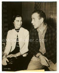 6t499 DESPERATE HOURS candid 7.5x9.5 still '55 Marisa Pavan says Humphrey Bogart doesn't scare her!