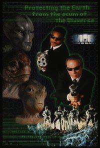 9e690 MEN IN BLACK commercial poster '97 Will Smith & Tommy Lee Jones with aliens & huge guns!