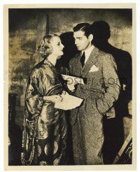 1m683 NO MAN OF HER OWN candid 8x10.25 still '32 Clark Gable & sexy Carole Lombard on the set!