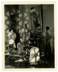 2d978 WILD ORCHIDS 8x10.25 still '29 Greta Garbo in cool room w/ 4 tropical island native ladies!