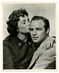 2z421 GUYS & DOLLS 8x10 still '55 c/u of Jean Simmons kissing Marlon Brando on the forehead!