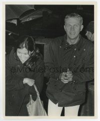 7m774 SAND PEBBLES candid 8.25x10 still '67 Steve McQueen & Marayat Andriane between scenes by Nieh!