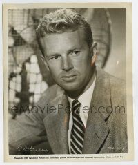 7m805 STERLING HAYDEN 8.25x10 still '46 great head & shoulders portrait wearing suit & tie!