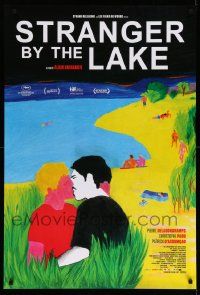 4k875 STRANGER BY THE LAKE 1sh '13 L'inconnu du lac, art of gay homosexuals kissing by de Pekin!