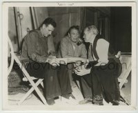 3s609 QUIET MAN candid 8.25x10 still '51 John Wayne, McLaglen & Fitzgerald going over the script!