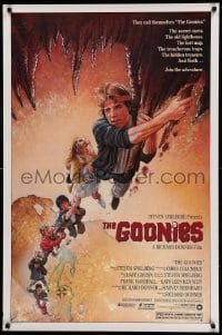 4z682 GOONIES 1sh '85 wonderful Drew Struzan art of top cast hanging from stalactite!