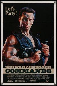 5f290 COMMANDO 1sh '85 cool image of Arnold Schwarzenegger in camo, let's party!