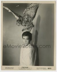 6h705 PSYCHO 8x10.25 still '60 portrait of Anthony Perkins w/ stuffed owl, Hitchcock classic!