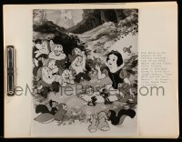 8d911 SNOW WHITE & THE SEVEN DWARFS presskit w/ 29 stills R1967 Disney animated cartoon classic!