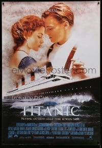 8r193 TITANIC 40x58 commercial poster 1997 Leonardo DiCaprio holds Kate Winslet!