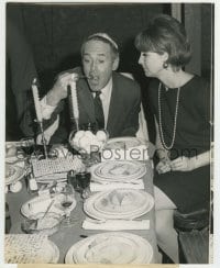 8s359 HENRY FONDA 8x10 news photo 1966 partaking in traditional Passover Sedar meal with wife!