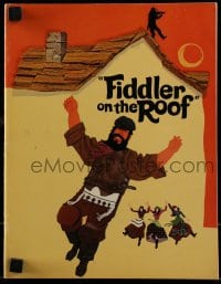 1m294 FIDDLER ON THE ROOF souvenir program book 1971 cool different artwork of Topol & cast!