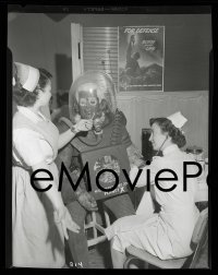 4d274 MAN FROM PLANET X group of 8 4x5 negatives 1951 amazing candid images of theater promotion!