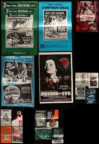 4m203 LOT OF 17 UNCUT HORROR/SCI-FI PRESSBOOKS 1950s-1970s advertising for a variety of movies!