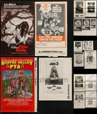 4m229 LOT OF 17 CUT PRESSBOOKS AND AD SLICKS 1970s advertising for a variety of different movies!