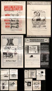 5d264 LOT OF 12 UNCUT PRESSBOOKS 1950s-1970s advertising for a variety of different movies!