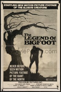 5k469 LEGEND OF BIGFOOT 1sh 1976 cool different artwork of the elusive creature standing by tree!